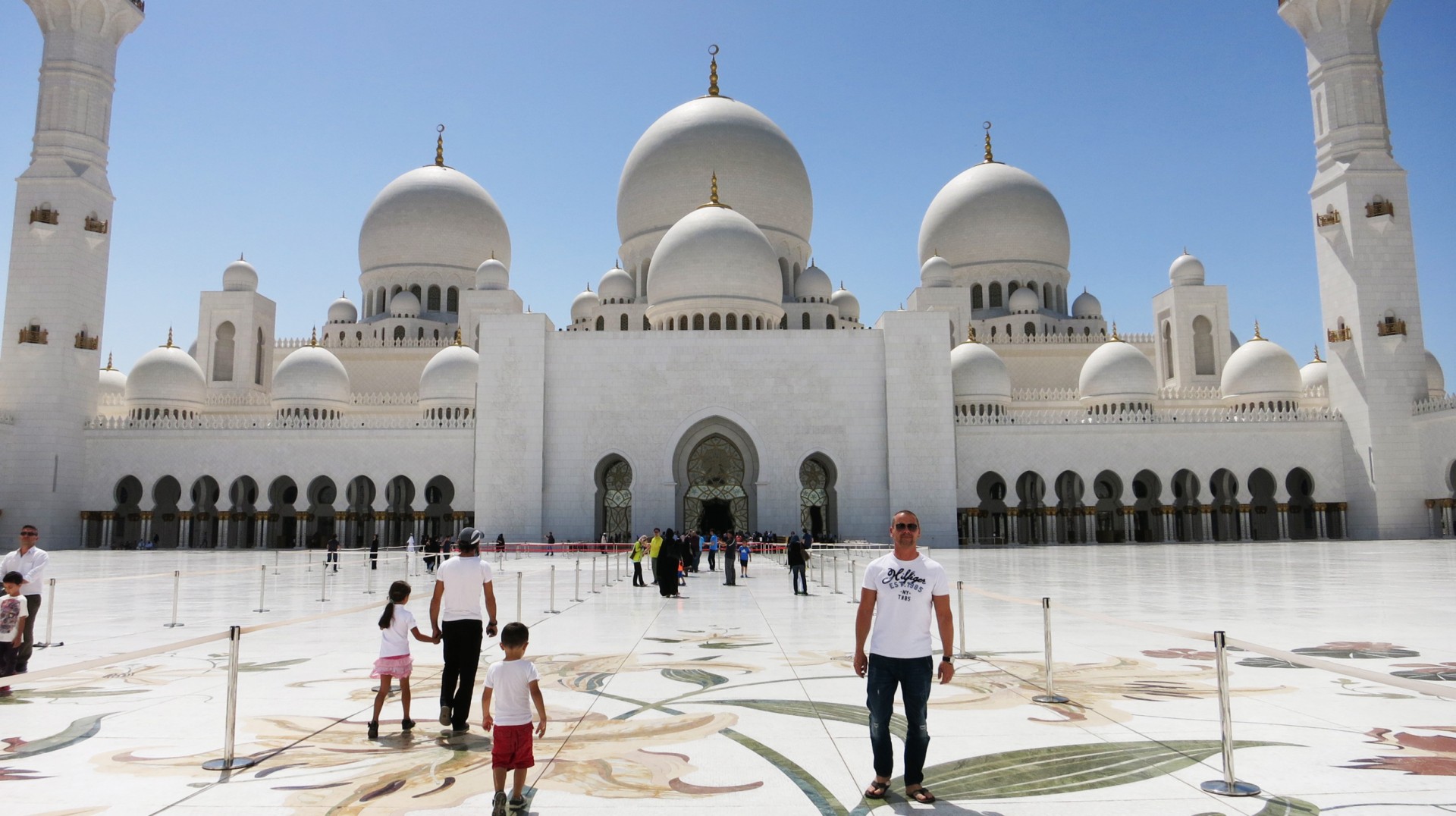 Abu Dhabi Tour with Temple Visit