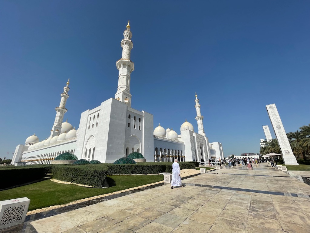 Abu Dhabi Tour with Temple Visit